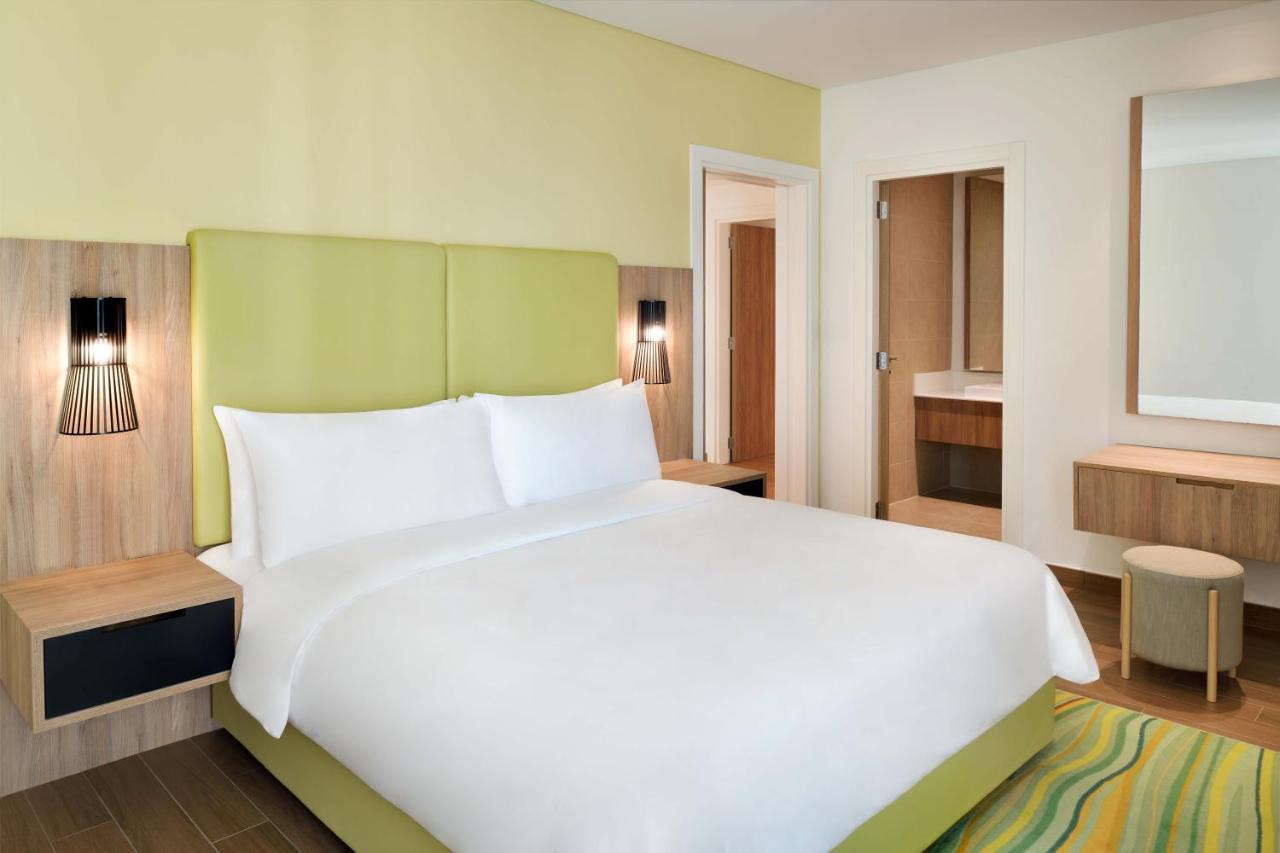 Element By Westin City Center Doha Extérieur photo A typical bedroom at an extended stay hotel
