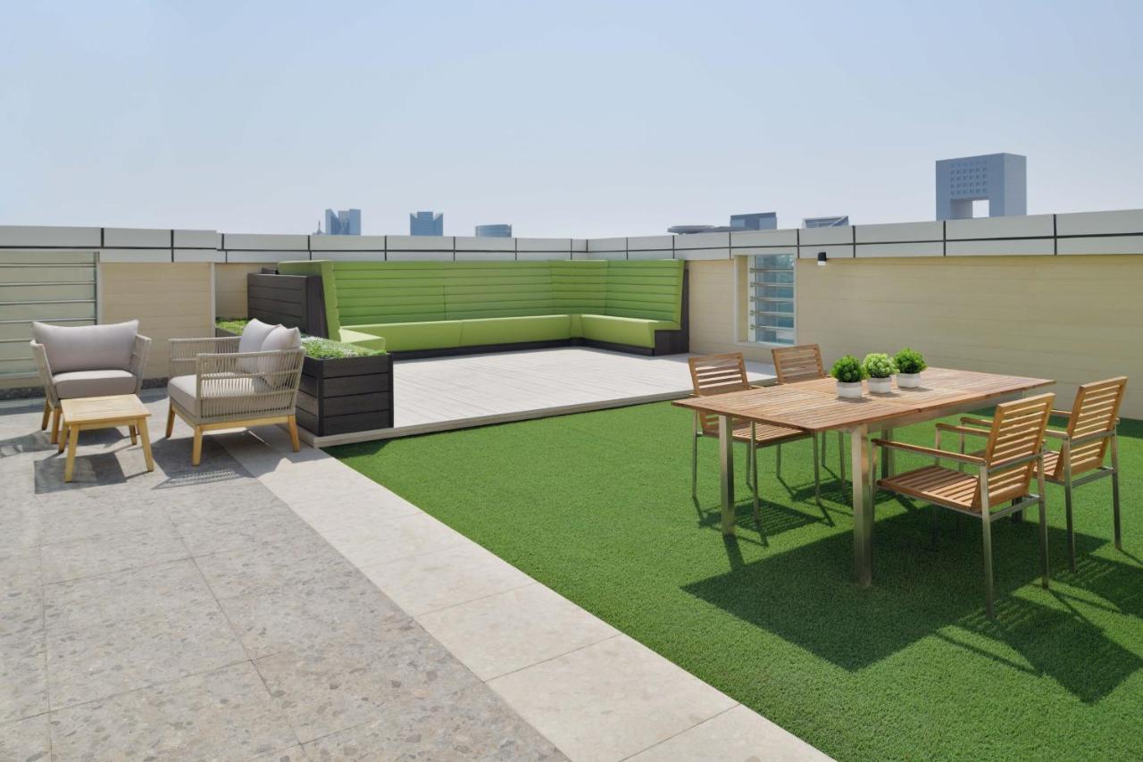 Element By Westin City Center Doha Extérieur photo Artificial grass on a rooftop