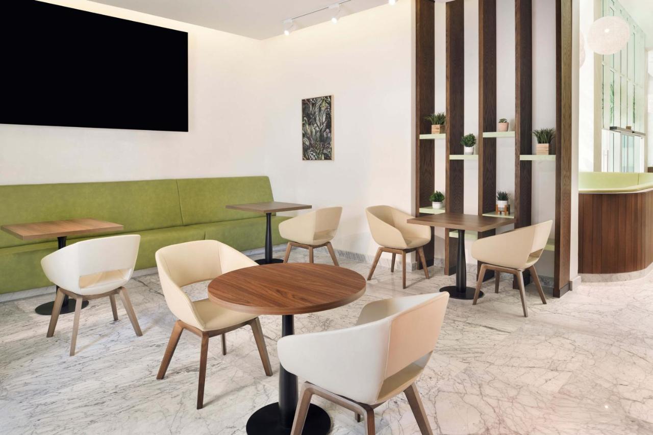 Element By Westin City Center Doha Extérieur photo The lounge at the airport
