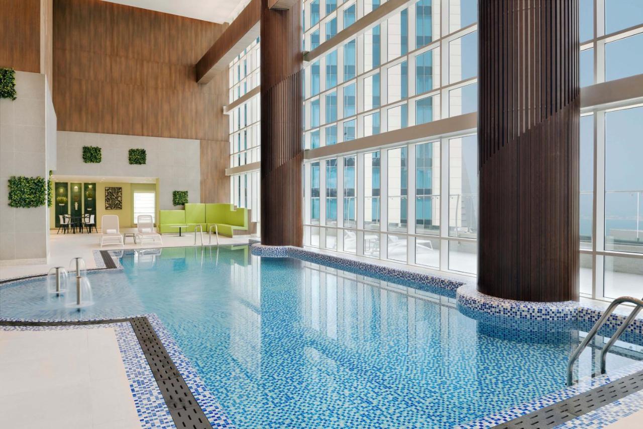 Element By Westin City Center Doha Extérieur photo Swimming pool