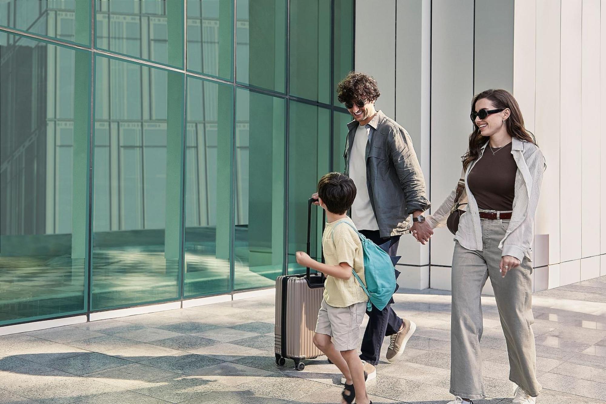 Element By Westin City Center Doha Extérieur photo Family traveling